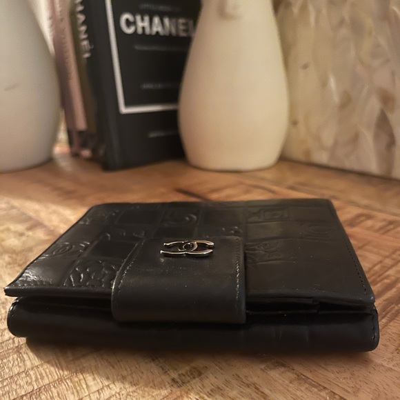 CHANEL Lucky Charms Symbols Compact Wallet in Black Calfskin Leather - Picture 6 of 10